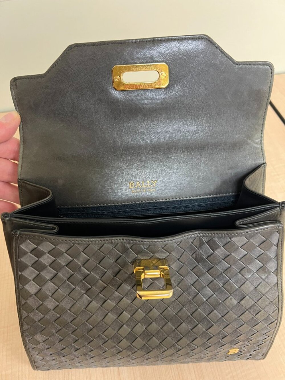 Bally Vintage Woven Leather Top Handle Bag Intrecciato Style Gold Hardware - Picture 3 of 16